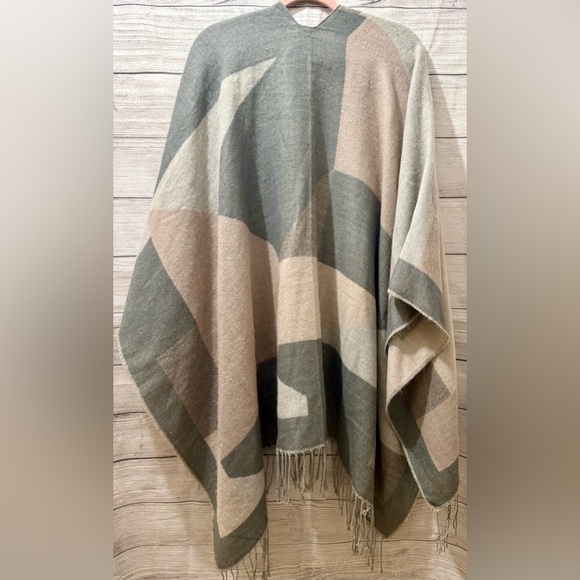 Janice| blush and grey shawl - Picture 2 of 2